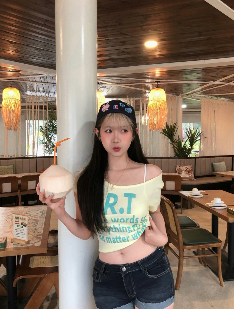 台湾KOL「耳机妹」(Instagram@yuyu.ish)