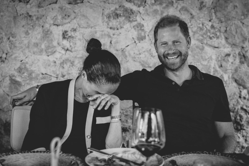 哈里夫妇的净好感度已落后威廉王子(Prince William)夫妇约10个百分点,受欢迎程度显著回落。(IG@meghan)