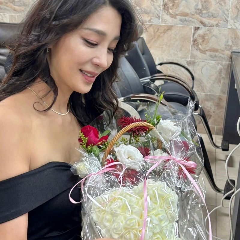 韩高恩(Instagram@hangoeun310)