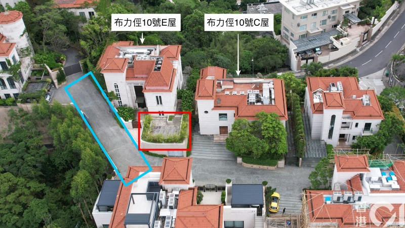 布力径10C及E屋均涉僭建,当中E屋除在僭建前院(红框),僭建更延伸出屋外马路,在地底建千呎泳池(蓝框),图为2025年7月还原工程前状态。
