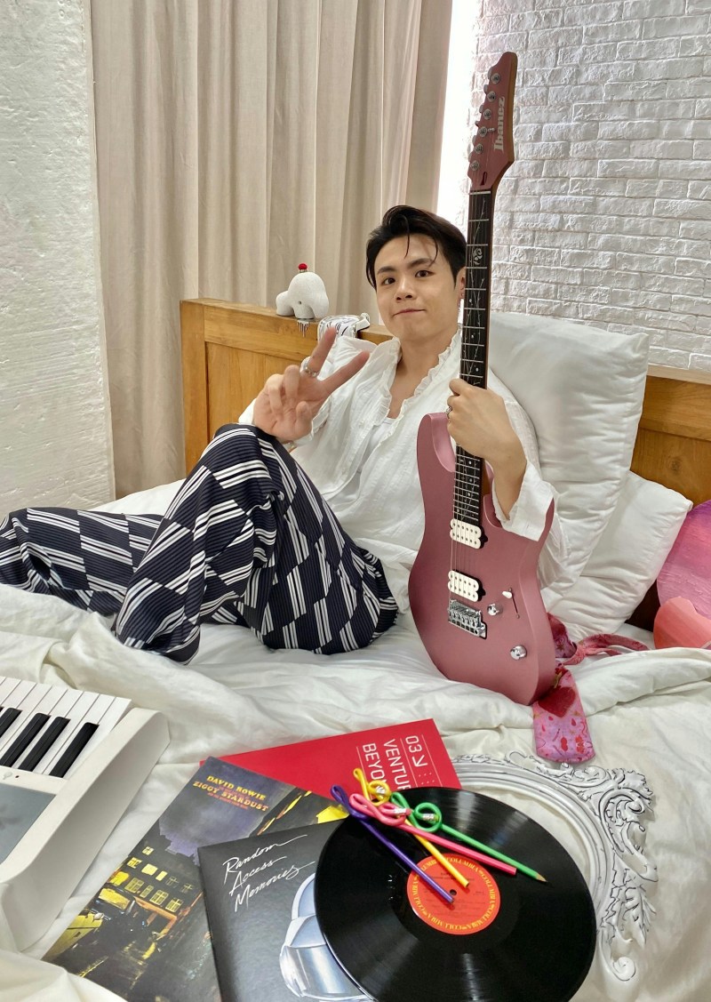 海报概念揭秘深夜音乐缩影。