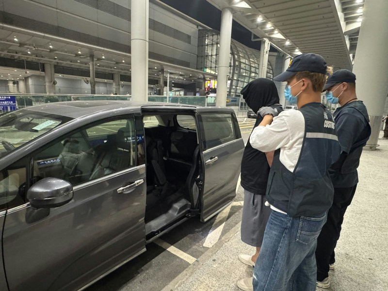 图为第二名被捕男子。