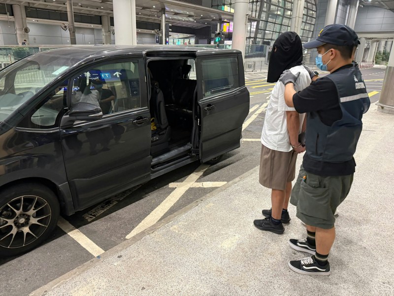图为首名被捕男子。