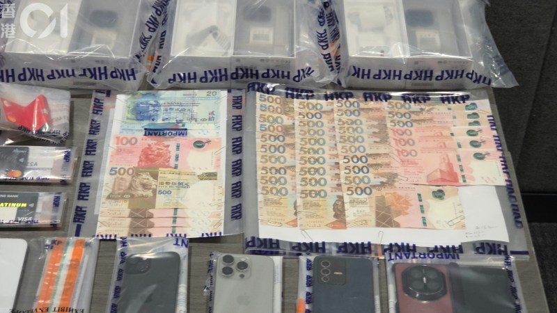 警方检获现金。