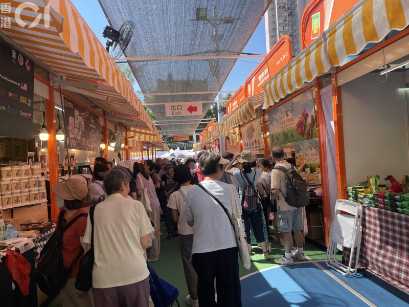 香港美食嘉年华今日(24日)起,一连9日在葵涌运动场举行,共设有超过330档摊位。