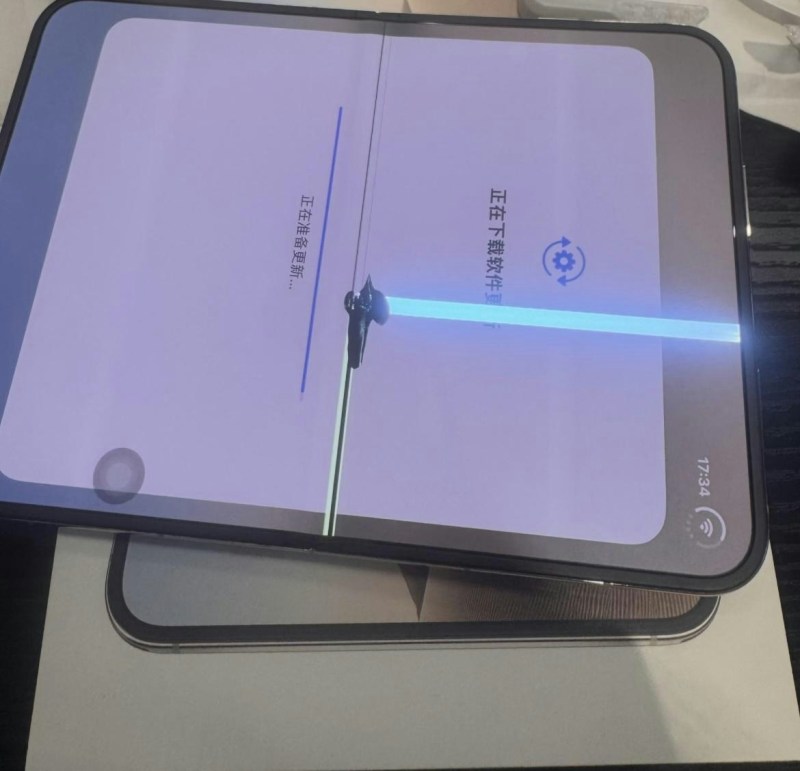 iPhone Duo折叠屏现黑线?专家警告暴力开合致内屏损坏 iPhone Duo折叠屏现黑线?专家警告暴力开合致内屏损坏