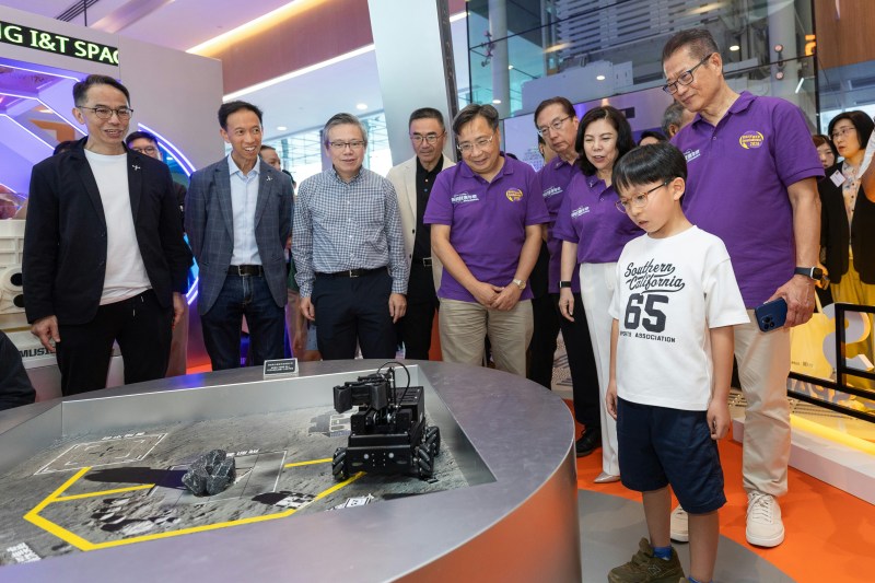 2026创新科技嘉年华:科技园亮相十大航天成果,VR登月与AI合影解锁太空新玩法 2026创新科技嘉年华:科技园亮相十大航天成果,VR登月与AI合影解锁太空新玩法