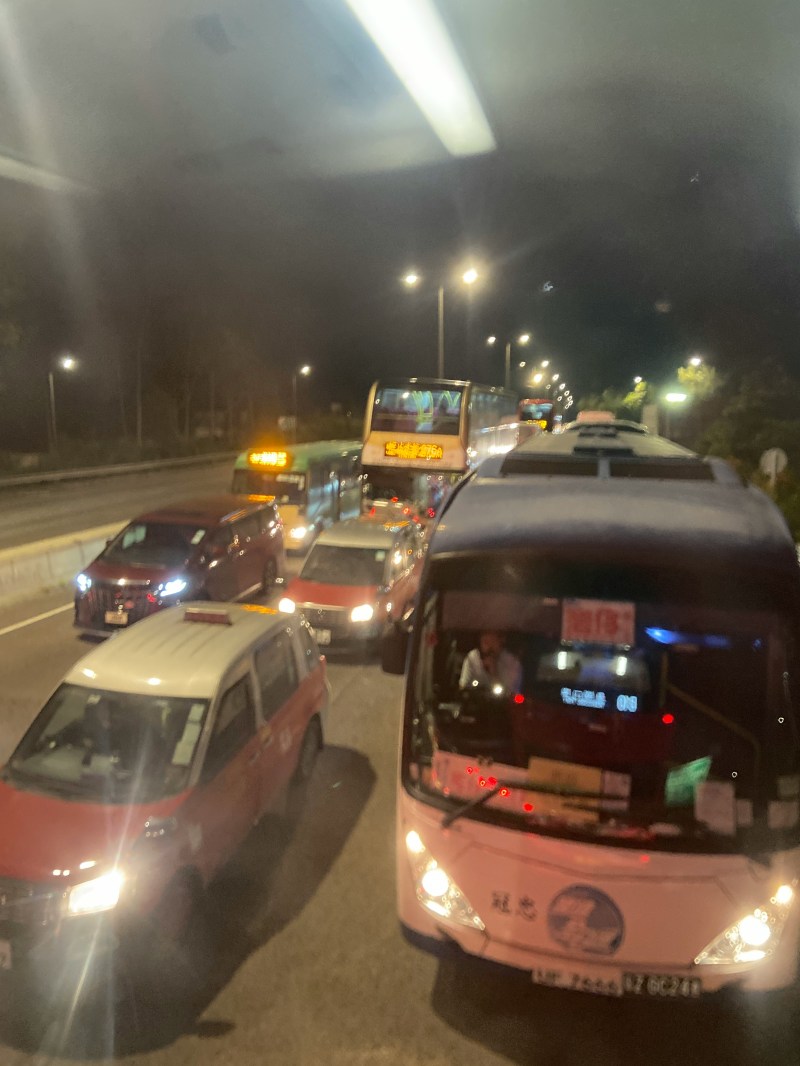 多名网民发帖指往皇岗口岸路段大塞车。(alexhi.360/Threads)