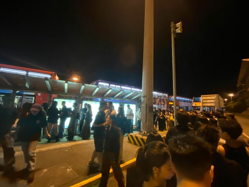 多名网民发帖指往皇岗口岸路段大塞车。(alexhi.360/Threads)