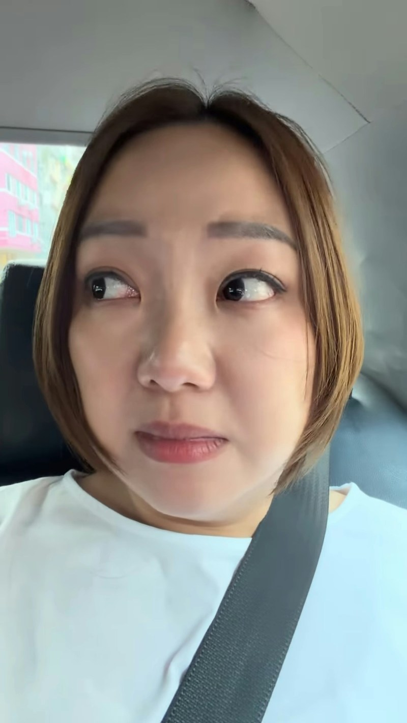 妹头非常忧心声线状态,强忍眼泪说:「而家系四点几,准备去打支开声针,唔知会点样,希望都可以讲到嘢,带场good show俾大家!」(IG@aiyanalo)