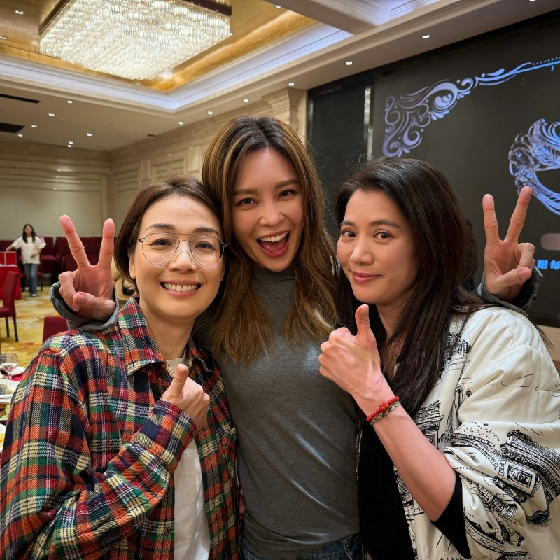 她又补充,感谢大家的关心和疼锡,但不想影响到两位前辈:「靓靓姐同美仪姐,因为佢哋同我嘅friendship,我自己都好value,如果因为我讲嘅说话伤害到佢哋,我都好唔想。」(Instagram:kelllycheung)