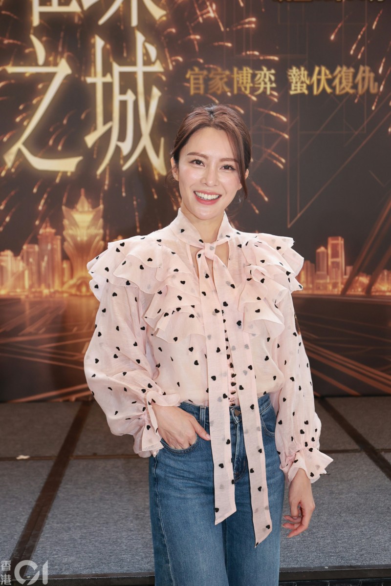 问张曦雯会否担心自己的性感戏也被幕后人员流传,她回应:「其实我拍嗰时好安全嘅,我冇担心过呢样嘢,因为会打晒底,安全嘅情况下。」