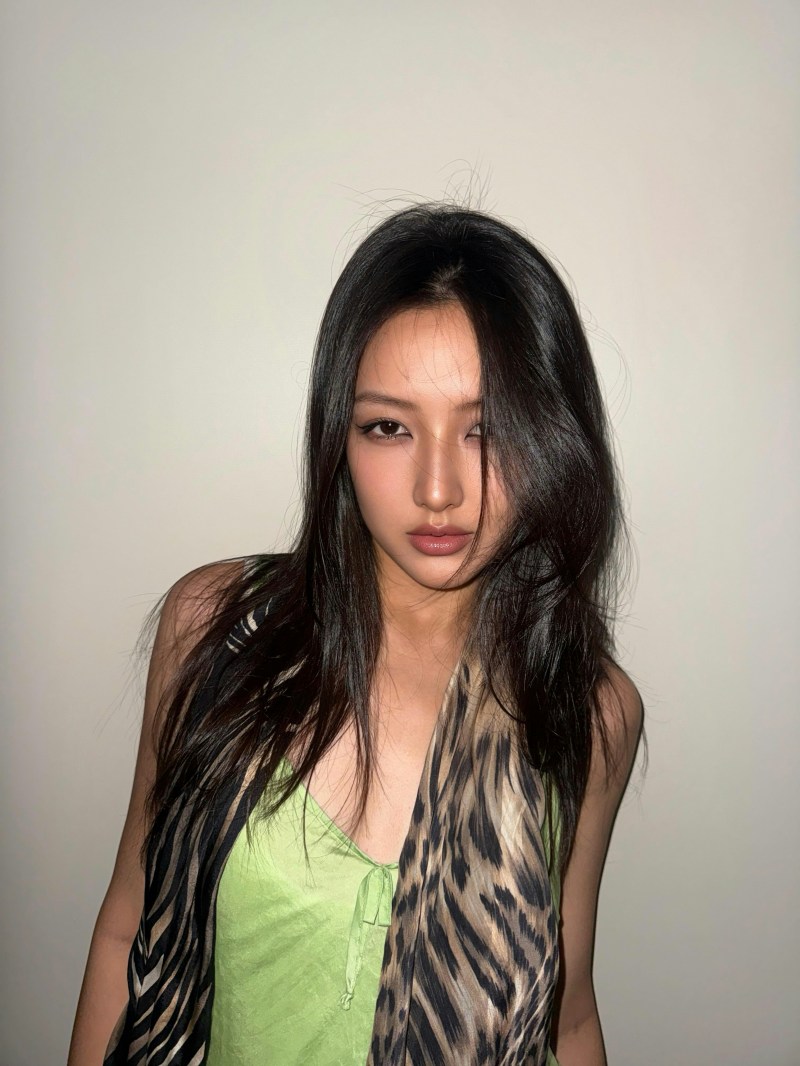 谭旻萱出道时凭精致洋娃娃外貌获封为「港版朴敏英」。(IG@tmh_xd)