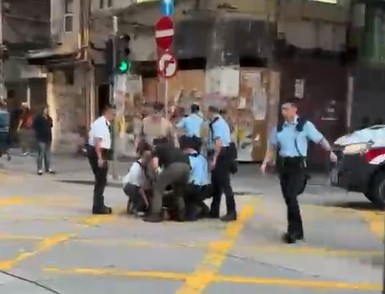 旺角登打士街男子失控被按倒 警员马路中央合力制服-硕谷新闻聚合
