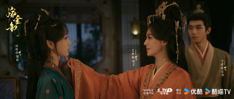 真相大白后,周芙醒悟自己亲手伤害了骨肉,卑微求原谅。(微博@嫁金钗官微)