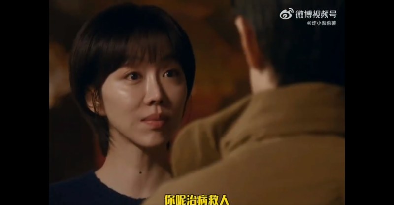 剧集未将童年创伤轻易简化为一吻即愈,呈现出「送别者」与「救人者」在命运推拉下的深层无奈。