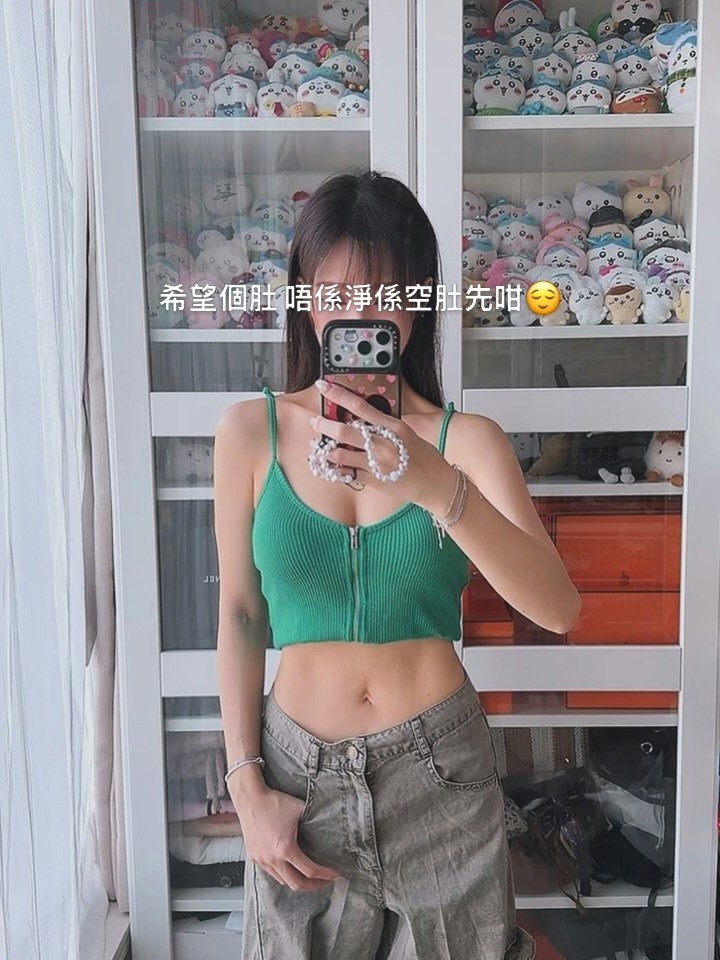 李蔓莹大晒纤腰。(IG@reneebobo)