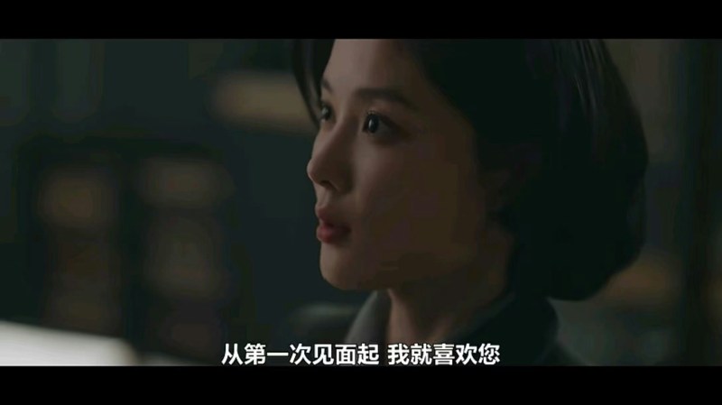 李佳景冷不防向金泰雄告白「我喜欢您，从第一次见面起，我就喜欢您」来得毫无预警。（《百日谎言》剧照）
