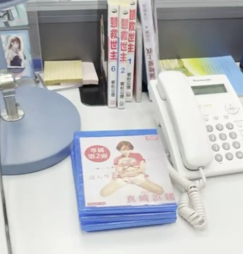 工作场所放AV蓝光碟，好大胆啊！