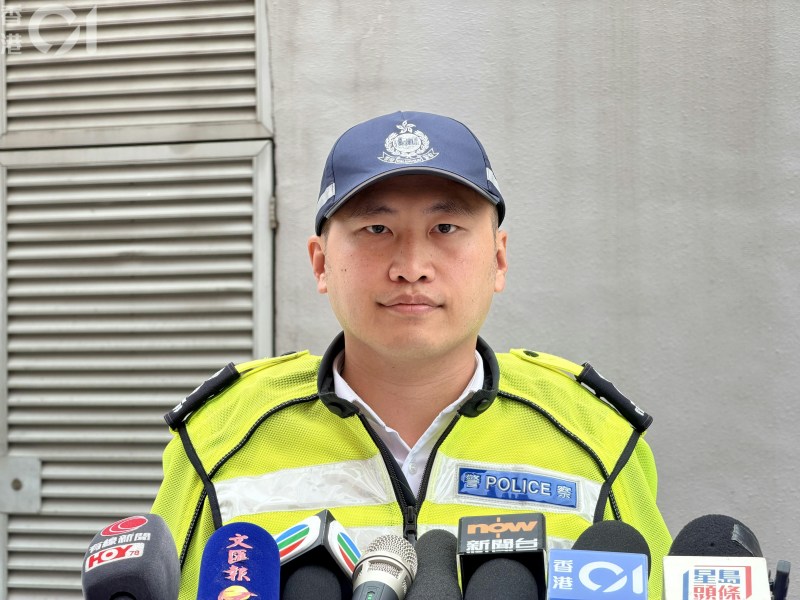 西九龙总区交通部执行及管制组高级督察谭健燊讲解案情。