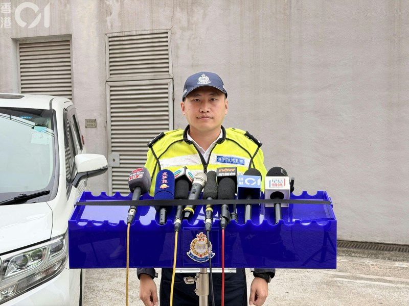 西九龙总区交通部执行及管制组高级督察谭健燊讲解案情。
