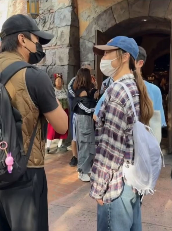 更偶遇内地艺人邓超。