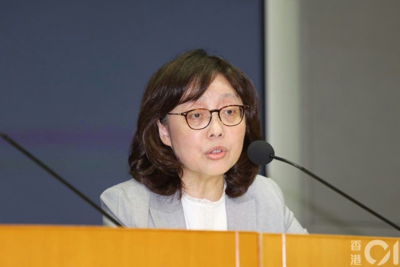 2026年10月29日，宏福苑大火独立委员会报告公开，行政长官李家超率领多名司局长见记者。发展局局长宁汉豪介绍新成立的「楼宇维修支援及服务局」。