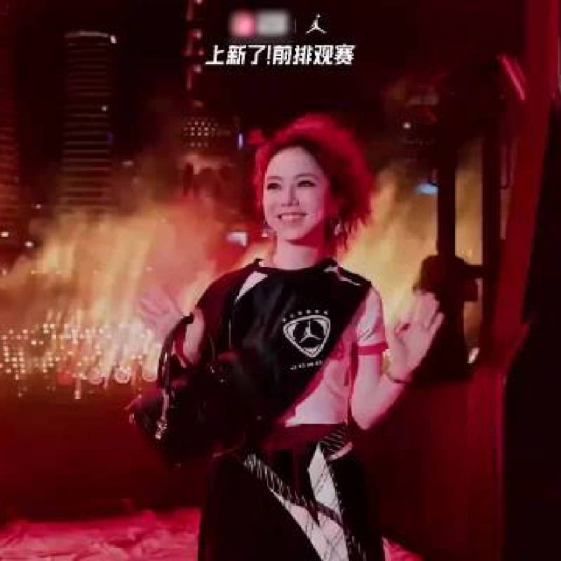 邓紫棋尝试拉美卷辣妹风，复古发型与潮流服饰的时尚碰撞-硕谷新闻聚合